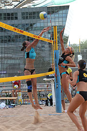 Angetreten sind 12 Damenteams... (Foto: Martin Schmitz)